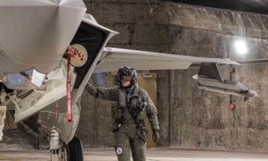Noruega compra 300 mísseis Sidewinder dos EUA para reforçar defesa e integração com a OTAN
