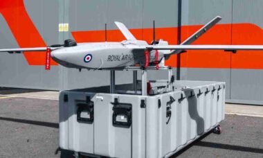 Reino Unido lança drones StormShroud para enganar radares e proteger caças em missões de combate