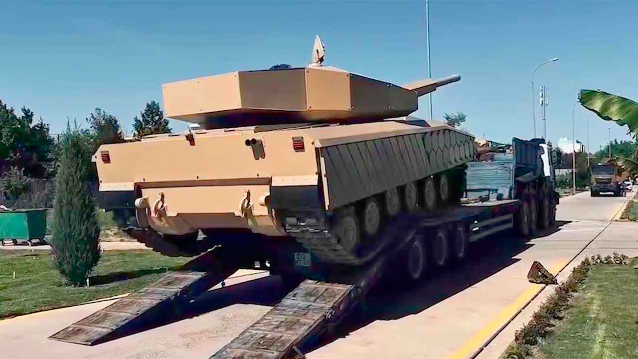 Uzbequistão apresenta versão futurista do T-64B com nova blindagem e motor de 950 cv. Foto: X @AndreiBtvt