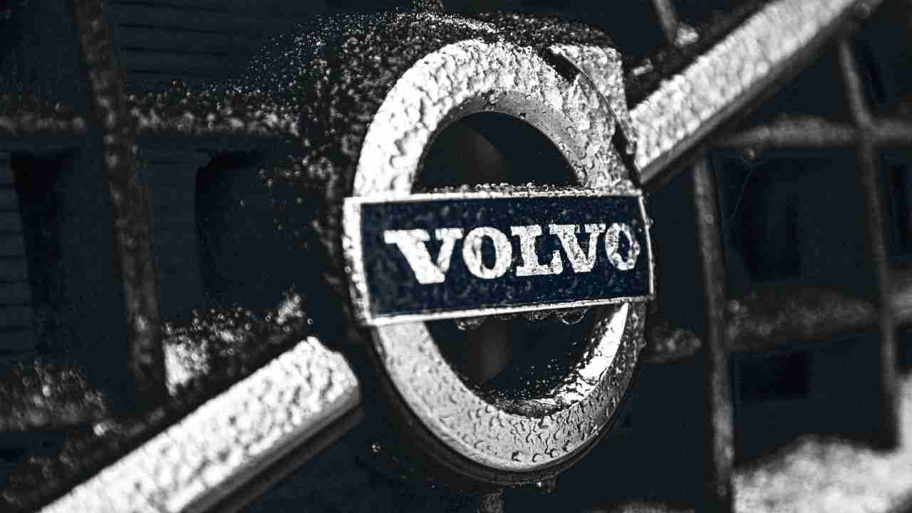 Volvo anuncia corte de 3 mil empregos após queda na demanda por veículos elétricos