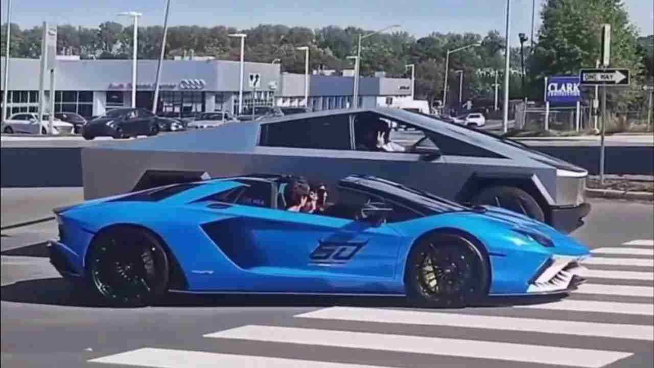 Vídeo viral exibe disputa de Tesla Cybertruck e Lamborghini Aventador em corrida de arrancada