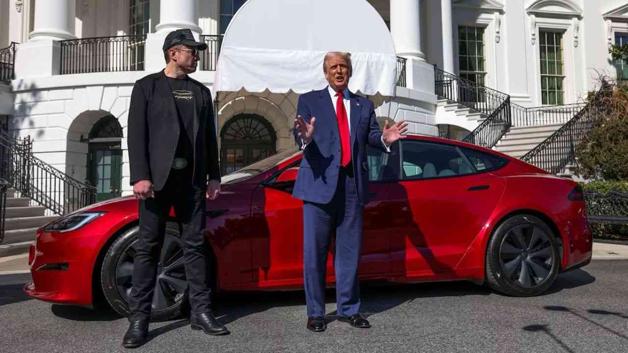 Donald Trump decide vender seu Tesla vermelho após briga com Elon Musk