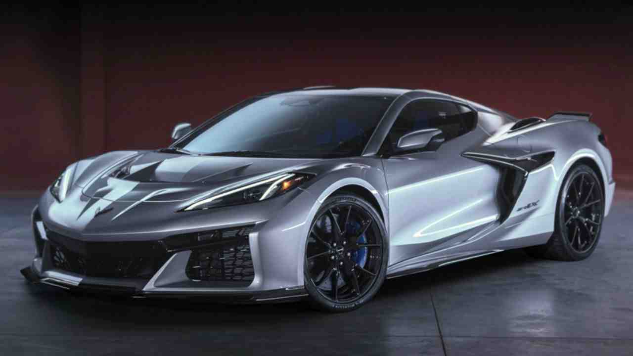 Chevrolet reveals Corvette ZR1X: hybrid with 1,250 hp promising to compete with European supercars