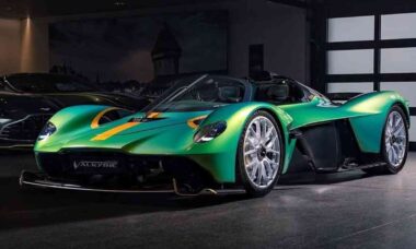Dono processa Aston Martin após defeitos em Valkyrie e pane que quase causou acidente grave