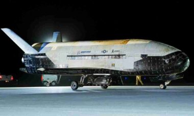 EUA propõem US$ 1 bilhão para ampliar programa secreto da espaçonave X-37B