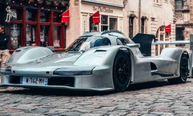 Porsche 963 RSP feito para Roger Penske estreia em Le Mans com visual retrô e motor de corrida