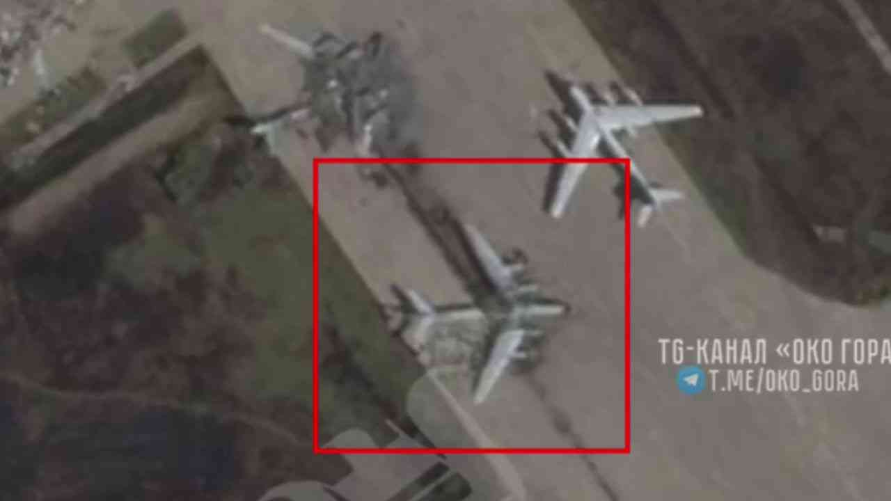 Imagens de satélite confirmam destruição de 13 aviões russos após ataque da Ucrânia com drones
