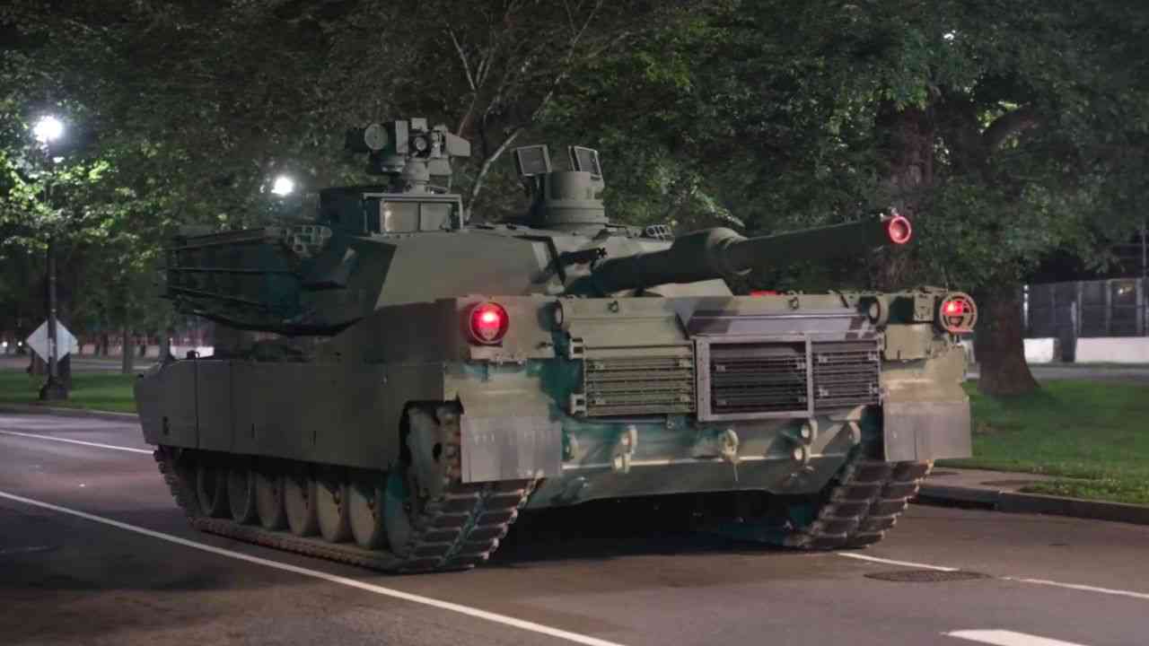 Tanques desfilam em Washington durante aniversário de Trump em meio a protestos nos EUA