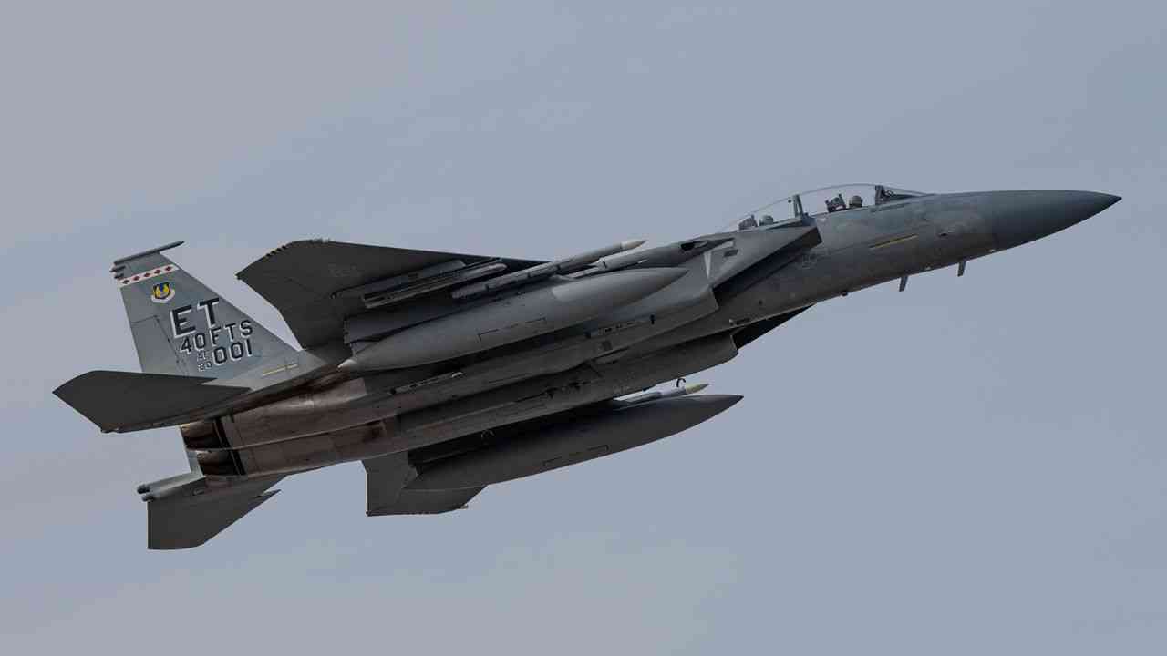 Orçamento dos EUA prevê aumento da frota de F-15EX de 98 para 129 caças