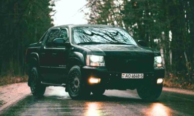 Estudos alertam que SUVs e picapes elevam risco de atropelamento por visibilidade frontal reduzida