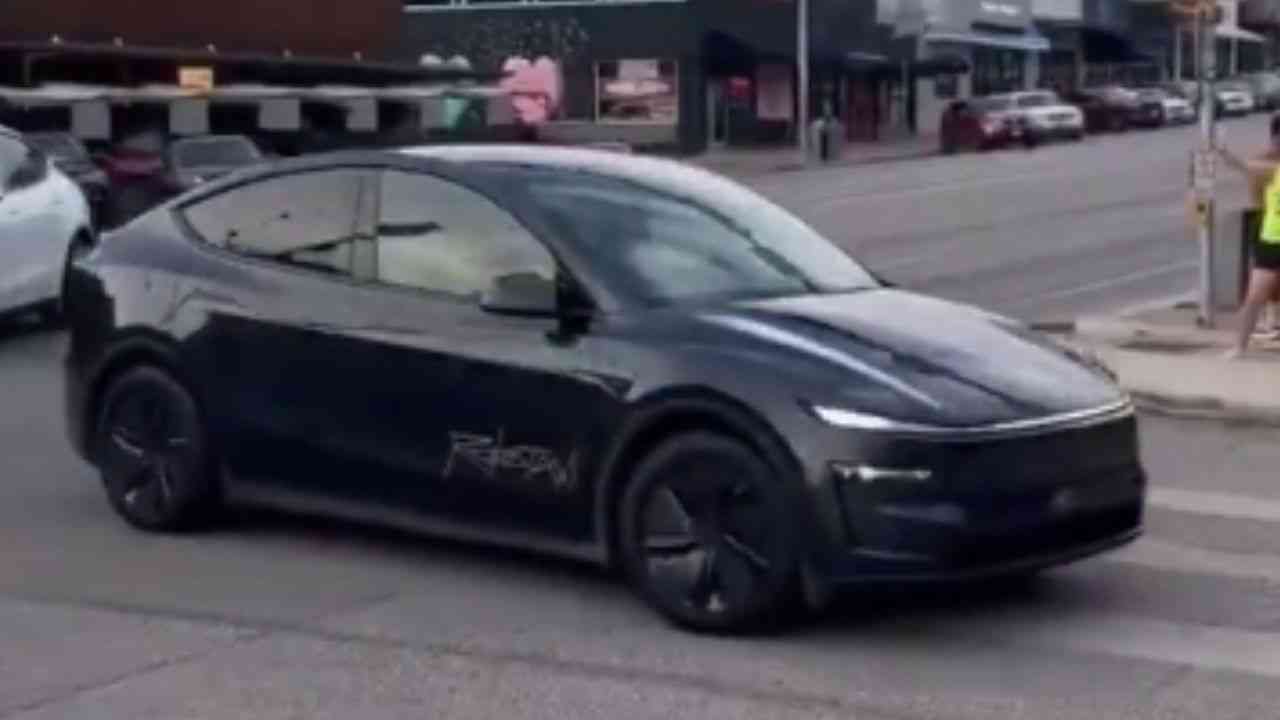Tesla surpreende ao testar Robotaxi sem motorista nos EUA dias antes do lançamento oficial