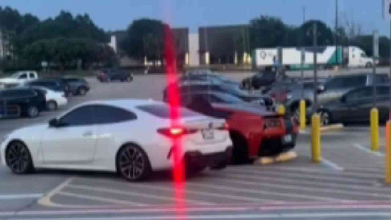 Vídeo viraliza ao flagrar homem tentando roubar Corvette em estacionamento de Walmart nos EUA