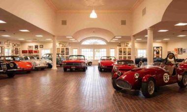 Mansão com museu de carros, posto e heliponto esta à venda por US$ 125 milhões nos EUA