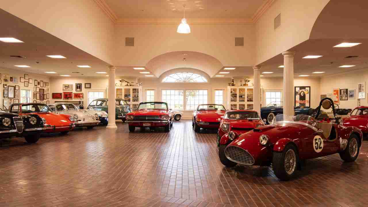 Mansão com museu de carros, posto e heliponto esta à venda por US$ 125 milhões nos EUA