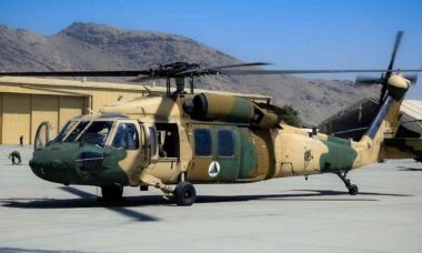 Talibã restaura helicópteros Black Hawk deixados pelos EUA e reforça sua força aérea