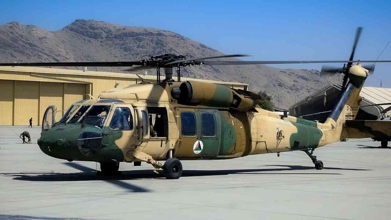 Die Taliban restaurieren von den USA zurückgelassene Black Hawk-Hubschrauber und stärken ihre Luftwaffe