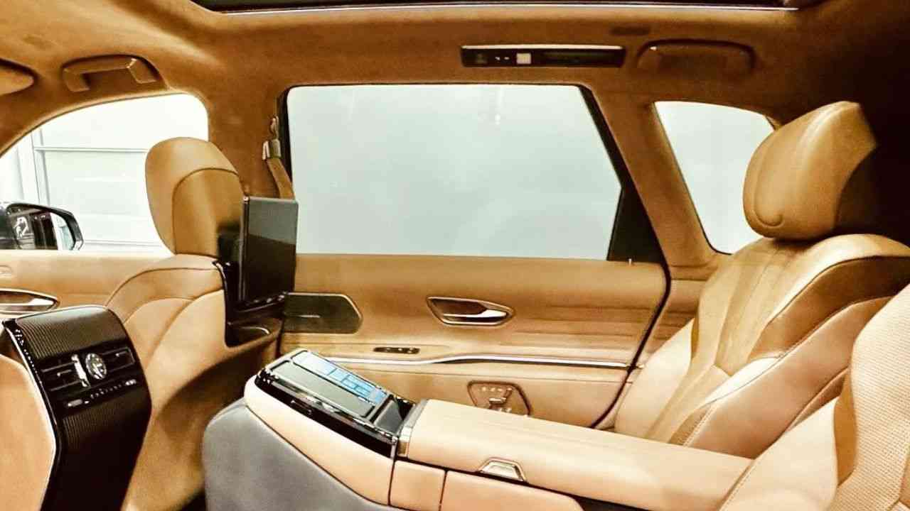 Toyota Century 2026 estreia vidro lateral com escurecimento ajustável