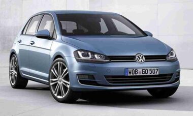 Produção do Golf despenca nos últimos anos e Volkswagen aposta em versão elétrica até 2030
