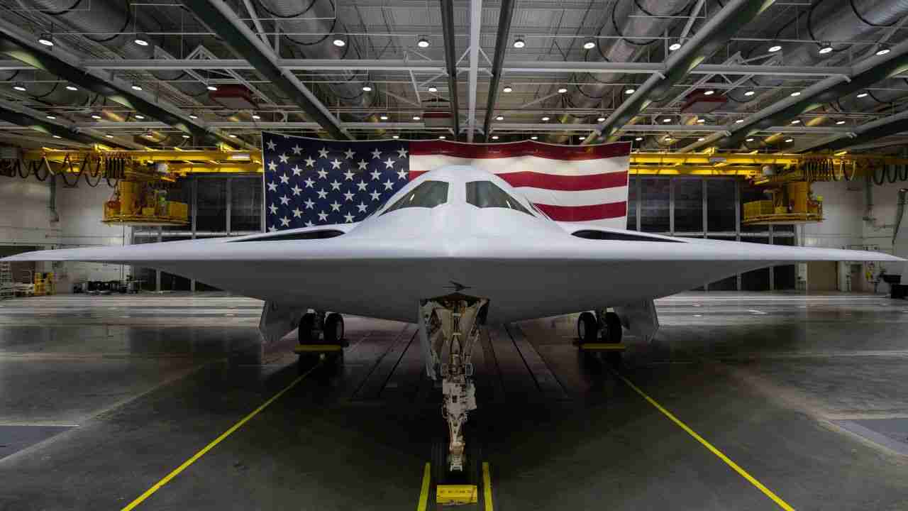 EUA preparam sucessor do B-2: bombardeiro B-21 terá IA, alcance global e invisibilidade total