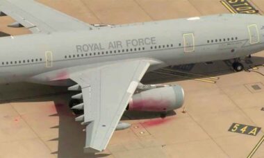 Aeronave Voyager danificada. Fonte: X @Aarikan46
