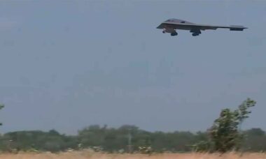 Após 36 horas de missão, bombardeiros B-2 pousam de volta nos EUA. X @aviationbrk. X @aviationbrk