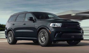 Dodge Durango Hellcat sobrevive ao tempo com motor V8 e apelo de SUV superpotente