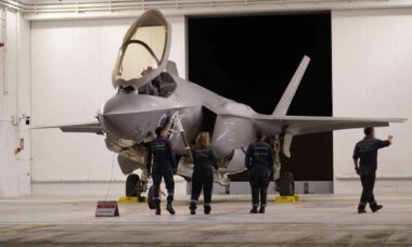 Israel divulga vídeo de ofensiva aérea com mais de 200 caças em operação contra alvos no Irã. Telegram @idf_telegram