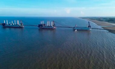 China avança com testes de barcaças de desembarque capazes de operar em Taiwan. Fonte e imagens: Telegram @china3army
