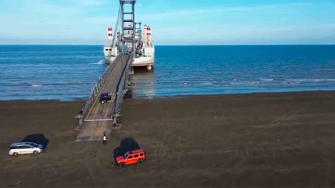 Kina fortsätter att testa landstigningspråmar som kan användas vid en operation mot Taiwan. Källa och bilder: Telegram @china3army