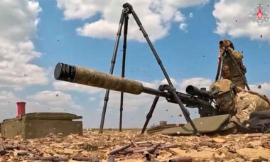 Rússia divulga vídeo de treinamento militar para neutralizar drones inimigos. Telegram @mod_russia_en