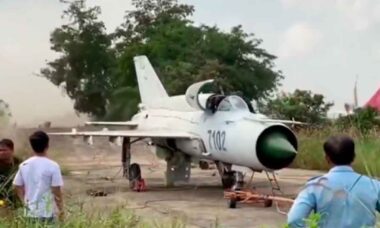MiG-21bis das Forças Aéreas do Camboja. X @UvgtdERt4PWmcjF