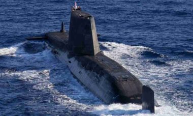 Reino Unido e Austrália selam pacto de 50 anos para construção de submarinos nucleares