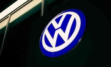 Volkswagen e Stellantis reduzem presença na China diante do avanço das montadoras locais