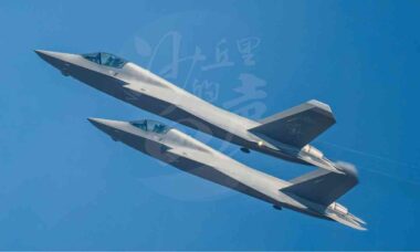 China avança com caça furtivo J-35 para operar em porta-aviões