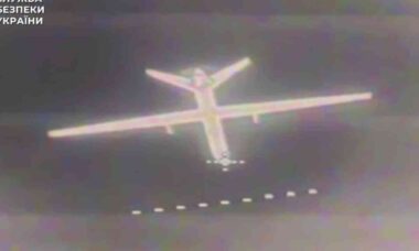 Ucrânia derruba maior drone russo com ataque preciso e amplia ofensiva com drones próprios