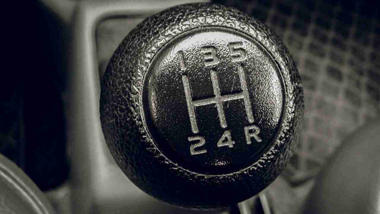 Hyundai sagt das Ende des manuellen Getriebes, der Handbremse und des analogen Armaturenbretts in neuen Autos voraus