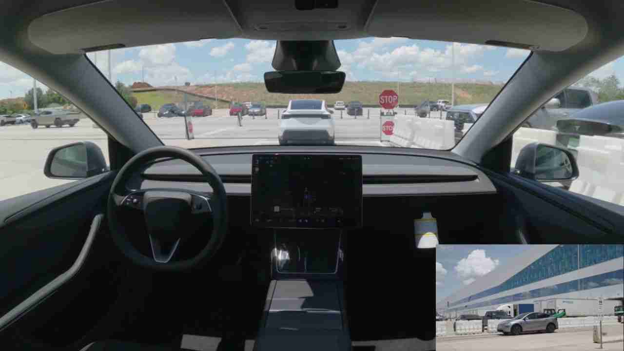 Carro da Tesla dirige sozinho da fábrica até o comprador mas serviço enfrenta investigação nos EUA