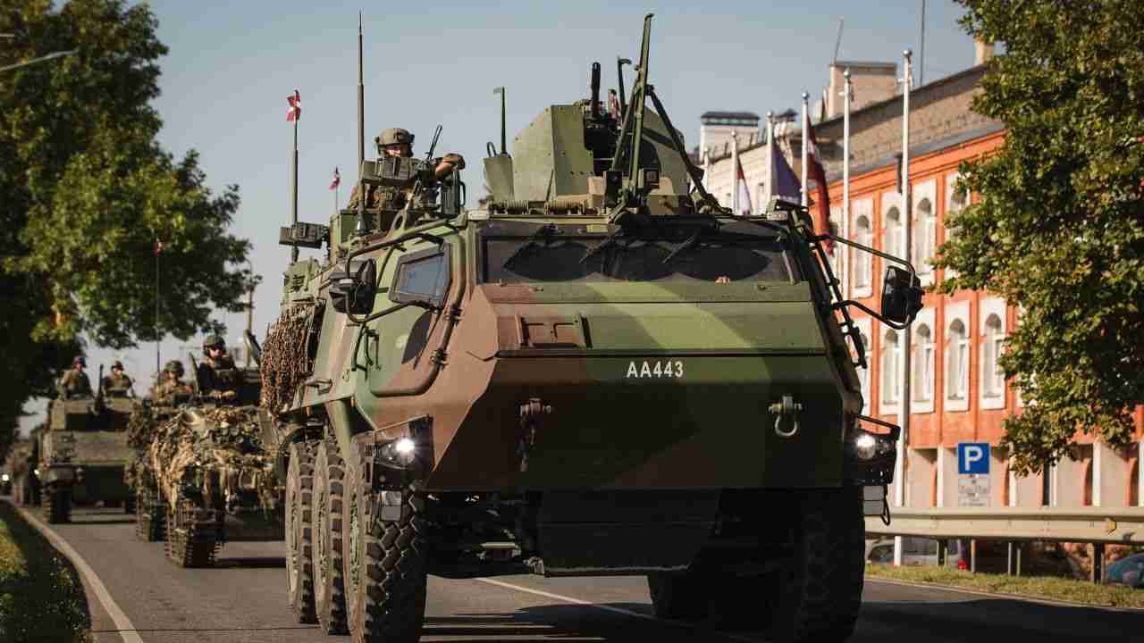 ラトビア、軍事支援パッケージの一環として42台のPatria 6x6装甲車をウクライナへ送付