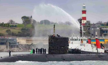Marinha Britânica aposenta último submarino nuclear da Guerra Fria após 34 anos