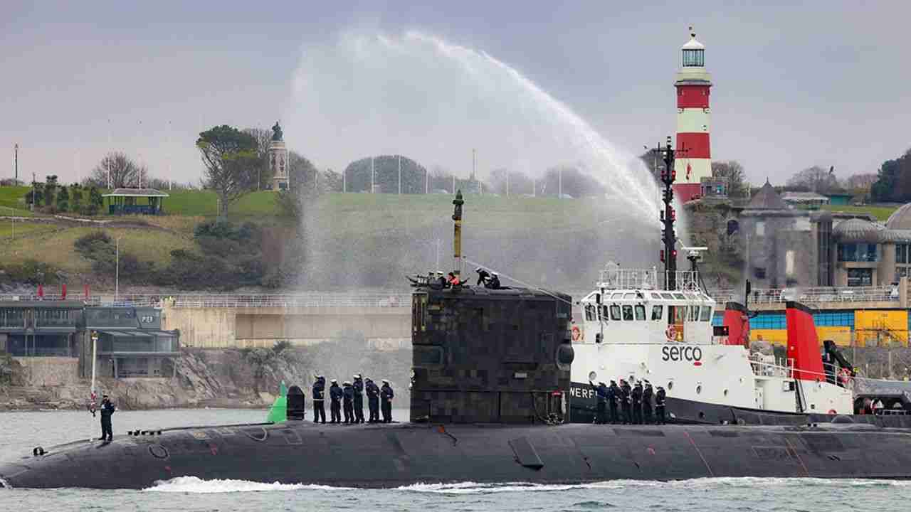 Marinha Britânica aposenta último submarino nuclear da Guerra Fria após 34 anos
