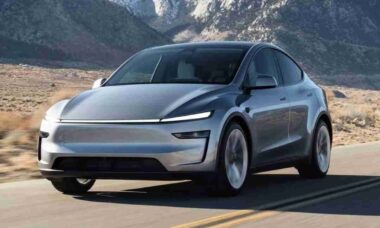 Tesla confirma Model Y mais barato para 2025 com interior básico e possível bateria menor