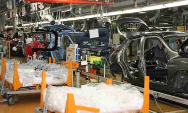 Nissan vai fechar fábrica histórica no Japão e cortar 20 mil empregos para reduzir custos