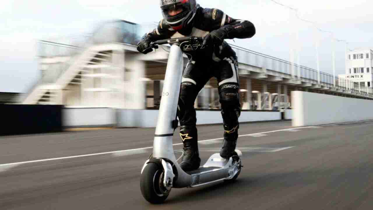 Der elektrische Scooter The Turbo will mit über 160 km/h einen Weltrekord brechen