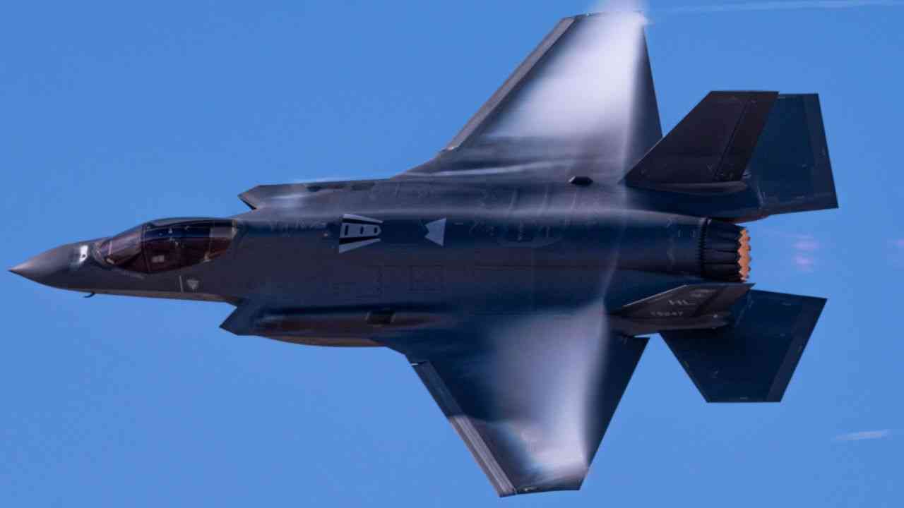 F-35 kan externe tanks krijgen om verder te vliegen zonder bij te tanken
