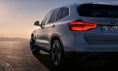 BMW avança e testa seta automática que entende o trajeto antes mesmo do motorista decidir