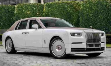 Rolls-Royce revela Phantom Dentelle, modelo especial decorado bordados florais