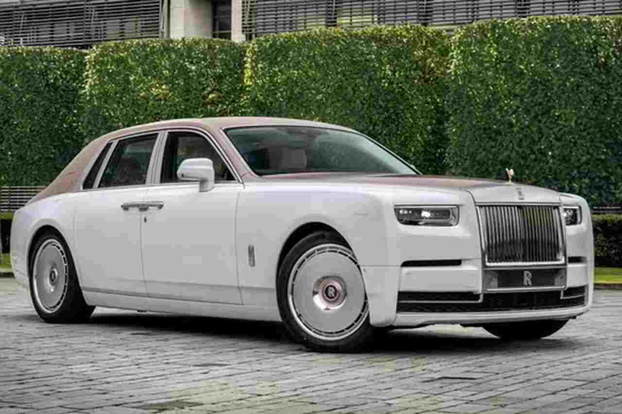 Rolls-Royce revela Phantom Dentelle, modelo especial decorado bordados florais