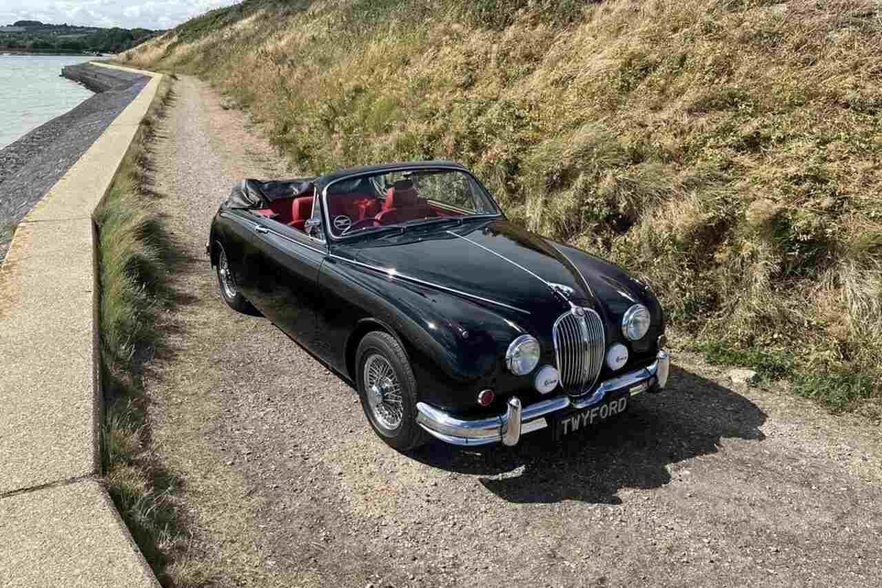 Jaguar MKII conversível de Noel Gallagher é colocado à venda
