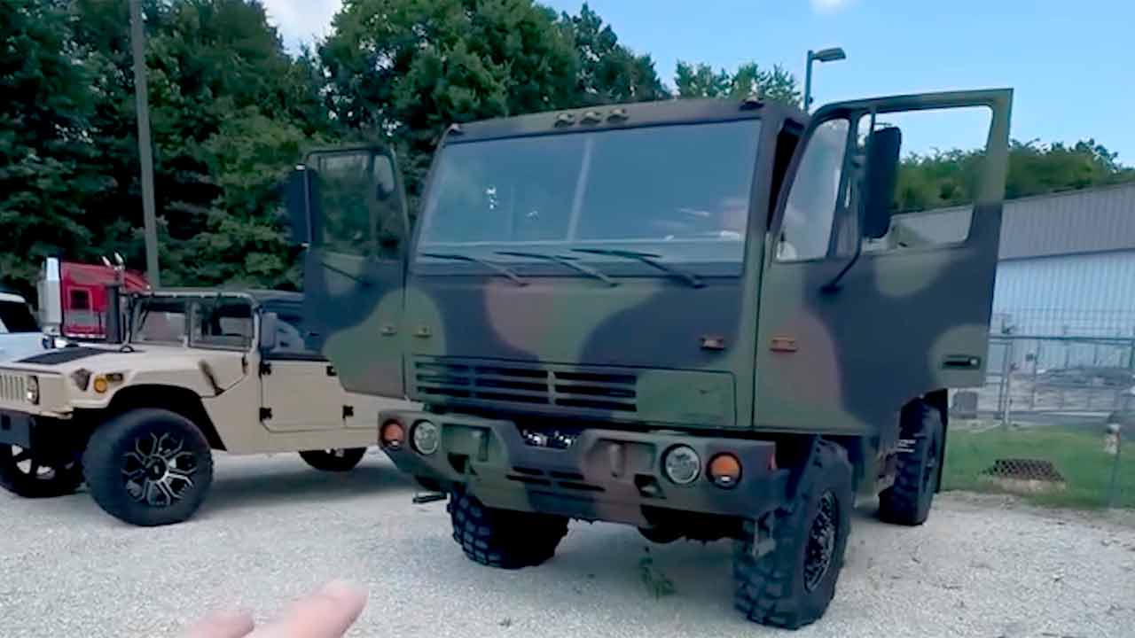 Vidéo : Un fournisseur civil montre comment conduire un camion militaire M1078. Instagram @midwestmilitaryequipment