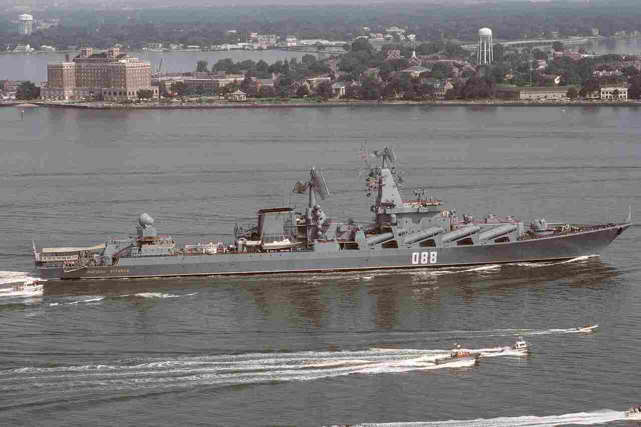 Un navire de guerre russe "ouvre le feu" lors d’un exercice près de la frontière avec la Norvège